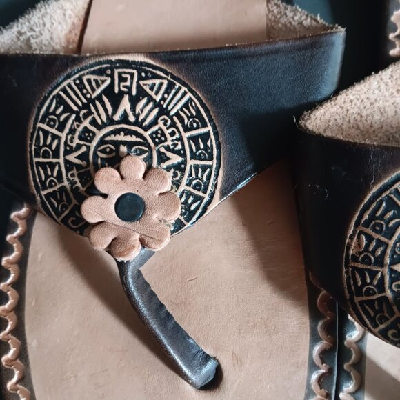 Vintage Women's Sandals Size 7 Aztec Sun Dial Leather Flip Flops 1980's Mexico - Picture 3 of 6